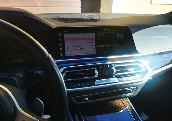 BMW X5 cena 249900 przebieg: 105000, rok produkcji 2021 z Dobra małe 106